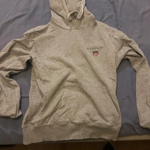 Gant hoodie  - Grå gant hoodie strl L