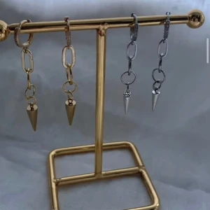 Örhängen  - Köp för 99kr/st Eller  185kr/par Modell 091