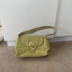 Hvisk väska - Var populär 2021 Sparsamt använd 