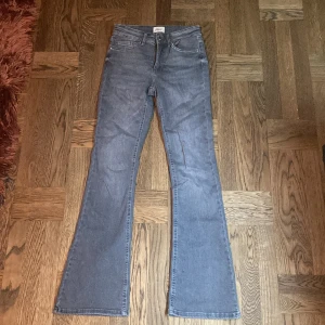 Gråa jeans  - Super bra skick  aldrig andvända  bestämde fel storlek sen var de försent att lämna tilbacka dom 