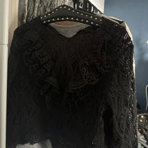 Zara topp - Super snygg fest topp från zara i spets! 