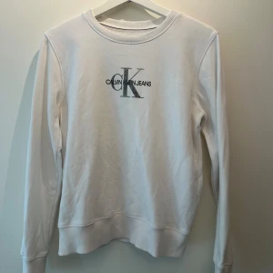Calvin klein sweatshirt  - Calvin klein sweatshirt i fint skick, storlek S. Frakt tillkommer.