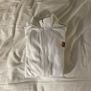 Nike court tröja - Snygg tröja som är väldigt liten på mig