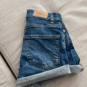 shorts - skitsnygga shorts som jag klippt själv från ett par jeans från gina, sitter skitbra jättesnygga till allt möjligt. Skriv för fler bilder💓