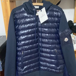 Moncler cardigan, navy blue  - Moncler cardigan, passar L och M