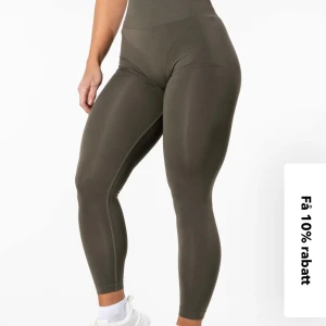 Relode prime scrunch tights  - Säljer dessa då de inte passade mig. Har använt dem en gång så de är i nyskick🩵. De är i färgen khaki grön (syns bättre på bilderna från hemsidan). Nypris 699. Säljer även ett par gråa🙌