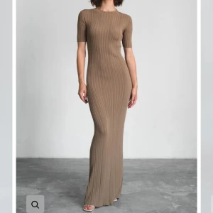 Nomino klänning  - Säljer denna storlek S. Använd en gång