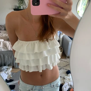 Bandeau topp - Bandeau topp med volanger i strl S🥰