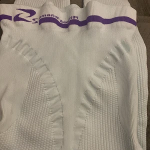 Tights - Säljer dess ”bublisar” som är väldigt tights tights. Hade ett år svarta innan som såldes fort och var omtyckta. 