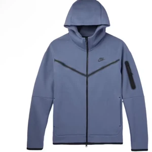 Nike tech fleece - Säljer min blåa Nike tech, i helt nytt skick i storleken Xs köpt i london för 1,300kr skriv om ni vill ha bilder eller har frågor 💕