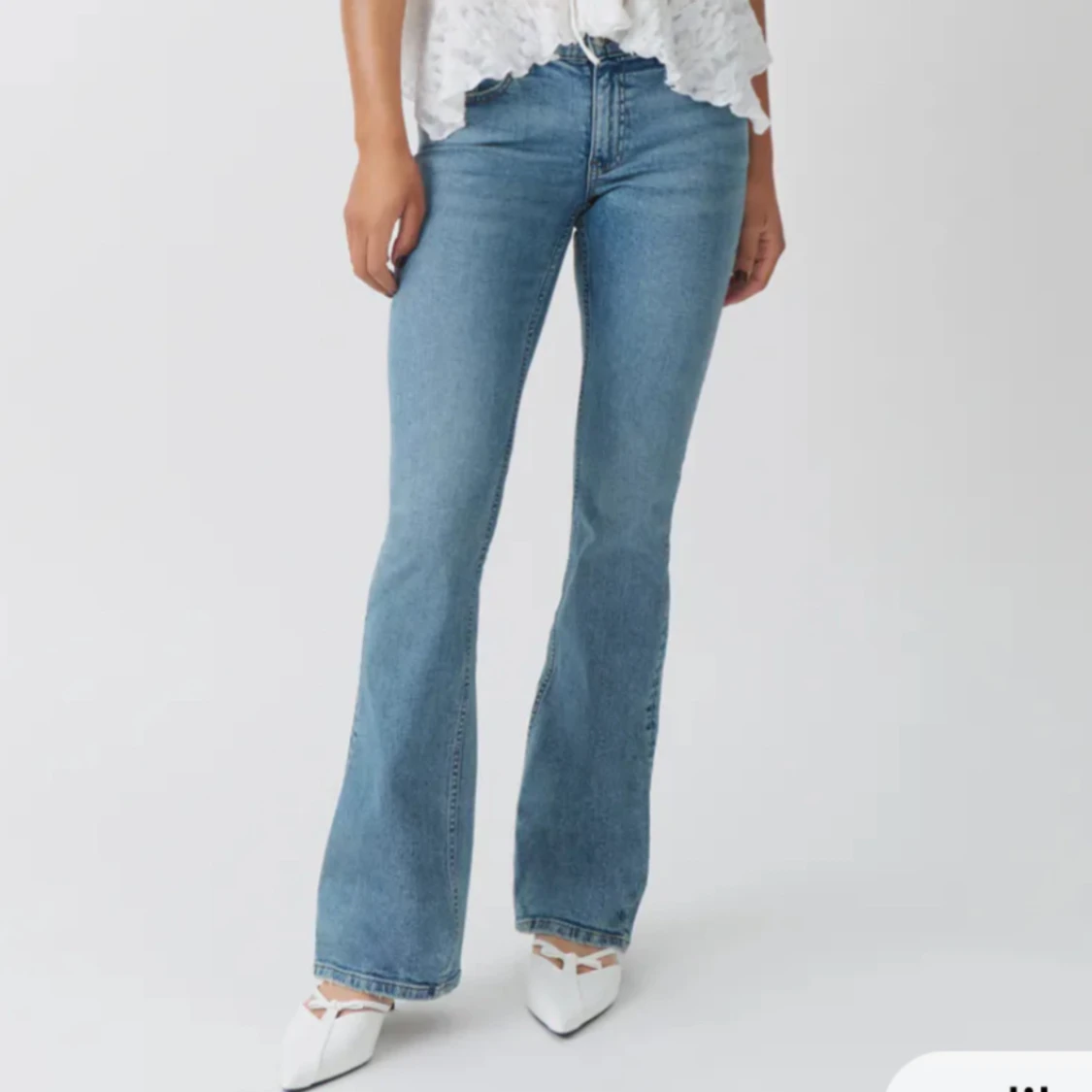 LOW WAIST BOOTCUT JEANS - 90