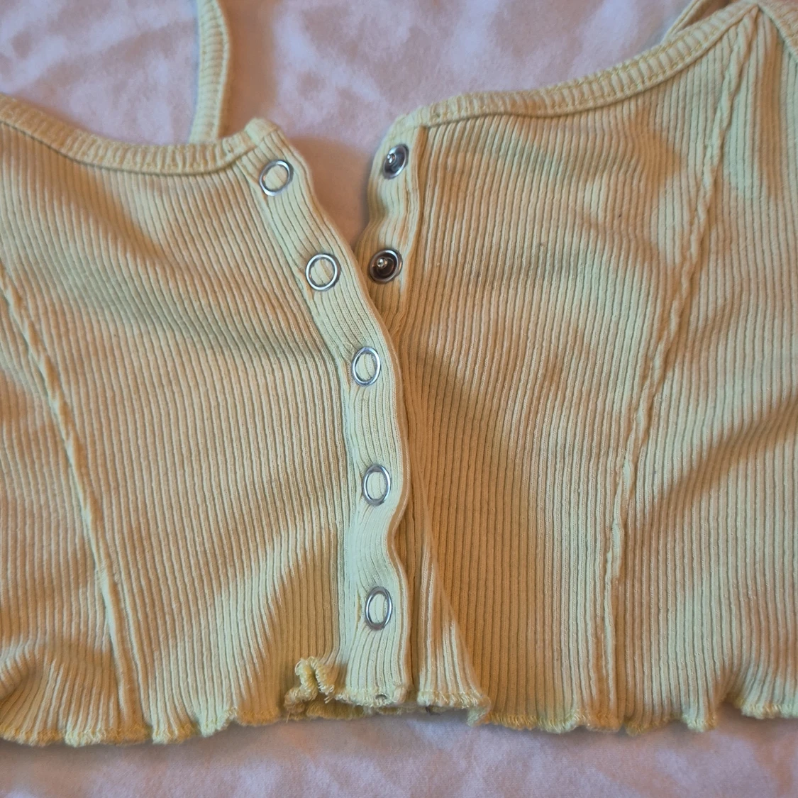 Gul ribbad croppad topp - 91