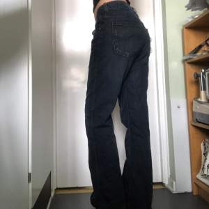 🎀 Vintage jeans från Lee | Baggy modell | Köpt secondhand | Små slitningar vid slutet av benen(se bild 5) | Passar mig som bär xs-s! 🎀