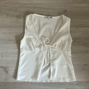 Topp  - Bra skick aldrig använd, storlek small. 