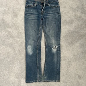Lågmidjade bootcut jeans  - Passar någon kortare!