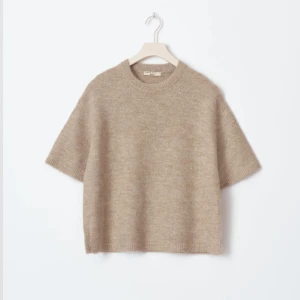 Stickad Tshirt  - Slutsåld stickad tshirt från gina💞🙌🏼 Lappen kvar 