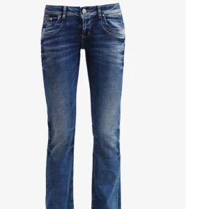 Super fina ltb jeans😍 - Mörkblåa fina ltb jeans som jag säljer då dom inte kommer till användning, lågmidjade bootcut i modellen valerie❤️