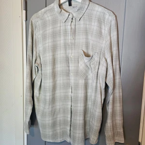 Skjorta - Tunn skjorta, bra skick från h&m. 100 kr + frakt