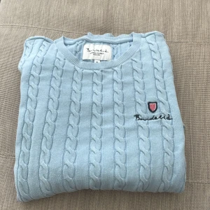 Stickad tröja - snygg stickad tröja i jättefin ljusblå färg