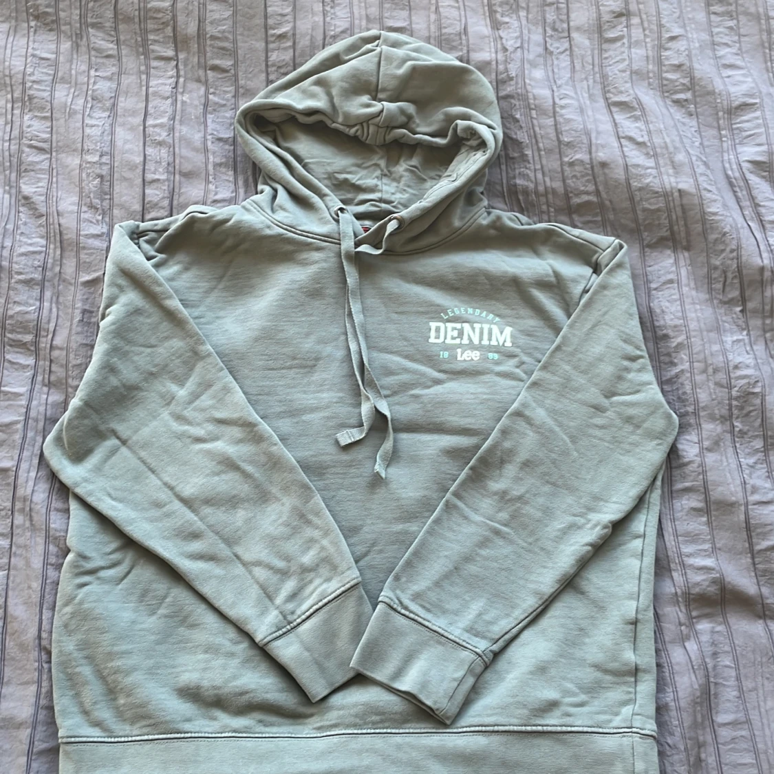 Grå hoodie från Lee