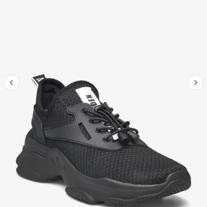 Steven madden  - Säljer mina Steven madden black. Helt oanvända endast testade med kartong kvar. Storlek 40 men passar också 39 då dom är små i storlekarna. Finns i centrala Uppsala kan även fraktas 🌸