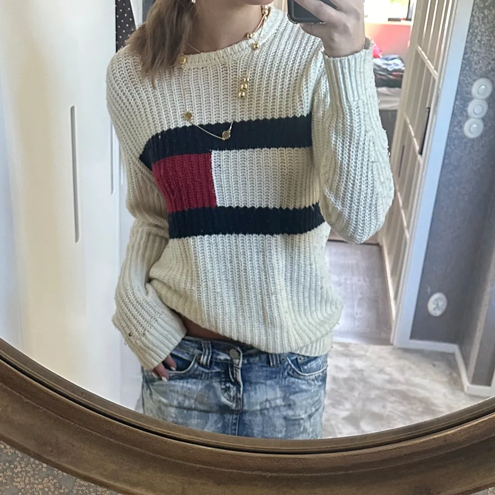 Stickad tröja från Tommy hilfiger som itne kommer till användning ❤️. Neuleet.