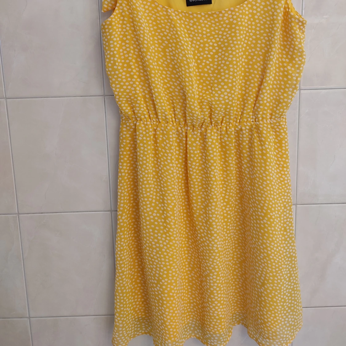 Gul klänning  - 91