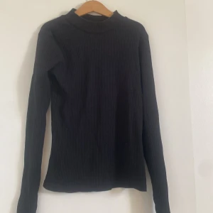 Långärmad tröja - Långärmad svart tröja  