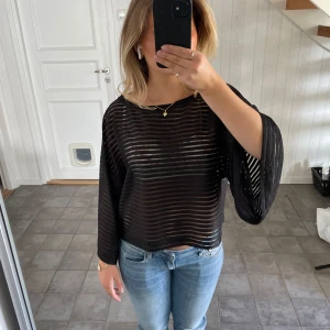 Blus - Jättefin tröja i storlek M. Säljer då den är förstor för mig. 