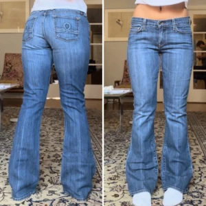 Low Rise jeans  - Supersnygga lågmidjade jeans från Lucky Brand jeans! Jättefint skick och är lite stretchiga, midjemått 37cm och innerben 78cm 🩷