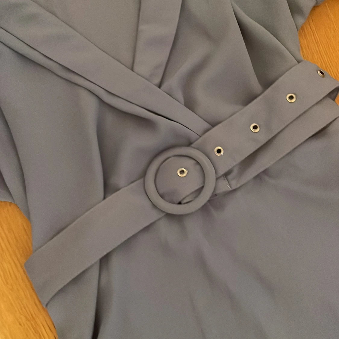 Blå klänning med bälte - 90