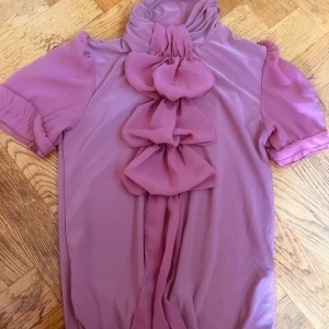 Tröja  - Jättefin vintage rosa polo tröja 😍