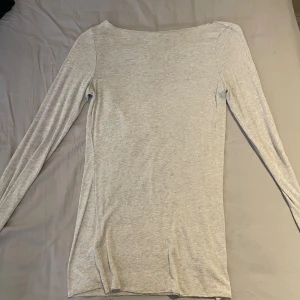 Intimissimi tröja  - Väldigt bra skick använd några gånger, storlek S normal passform väldigt bekväm och skönt material. Lite beige rosa i färgen 