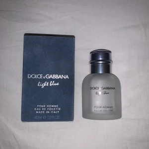 Dolce and Gabbana light blue wave  - 40ml 15% använd  Köpt i somras 
