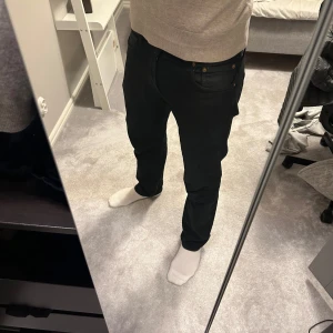 Levis 501 - Ett par schyssta jeans i storlek 30/32. Jeansen är i bra skick och har använts några enstaka gånger.