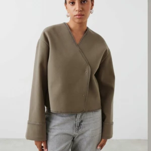 Höst jacka  - Jacka från Gina tricot som använt få gånger i storlek M.