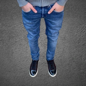 Dondup George  - Dondup George jeans | grymt skick | modellen är ca 180cm | nypris 3200+ | fraktar spårbart via postnord på köparens bekostnad | hör av dig vid intresse!