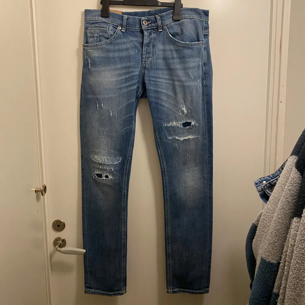 Säljer mina dundup jeans. Skick = 9/10 väldigt fräscha. Om du har några frågor är det bara att skicka och fråga.. Jeans & Byxor.