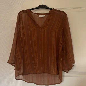 Tunika - Köpt second hand. Jag har inte använt den men den känns att va i lite använt skick sen innan. Strl 38. 50kr