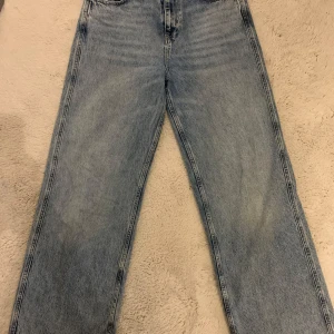 Baggy jeans  - Baggy jeans från stradivarius i storlek 38/M💞 byxorna är i super fint skick 