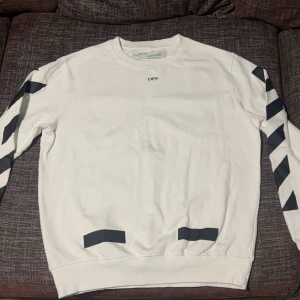 Off-White Sweatshirt - Nytt skick, endast tvättad en gång!