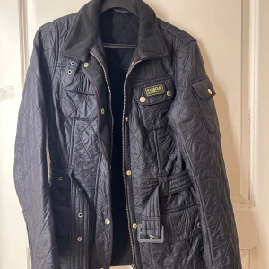Barbour jacka - Barbour jacka i fint skick. Normal i storlek.