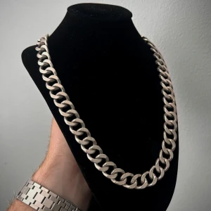 177g! Fet Pansarlänk Halsband Äkta 925 Silver - 58cm lång och 14mm bred, väger 177.93g.