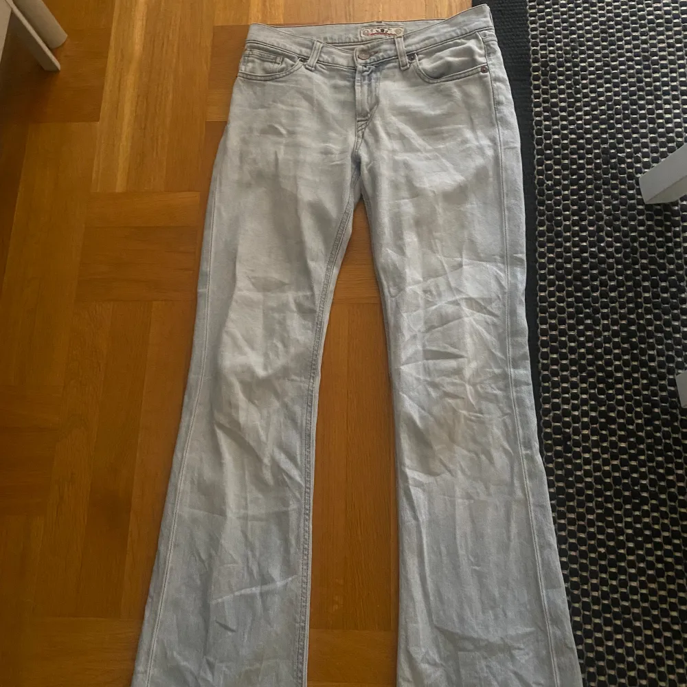 As snygga lågmidjade bootcut ljus blåa jeans i. Jeans & Byxor.