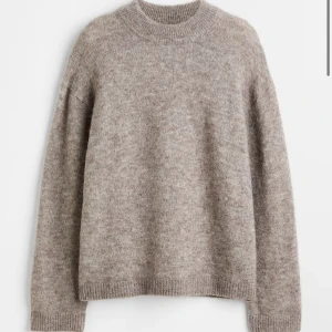 Stickad alpacka blend tröja - Jättefin stickad tröja från hm i alpacka blanding, finns inte kvar på hemsidan och i bra skick!