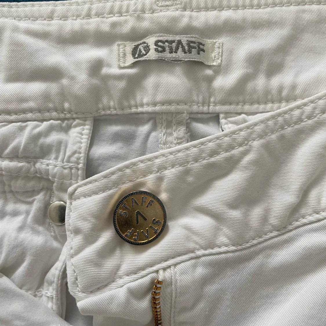 Vita shorts från Staff - 91