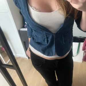 Kofta - Ett jätte fin och i bra skick typ kofta i jeans!✨ Säljer för att den inte kommer till användning.