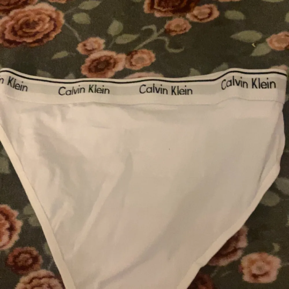 Säljer helt nya Calvin Klein underkläder och jag säljer dom för 200kr . Övrigt.