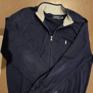 Ralph Lauren Full Zip - Full zip av Ralph Lauren, Storlek L, bra skick utan defekter