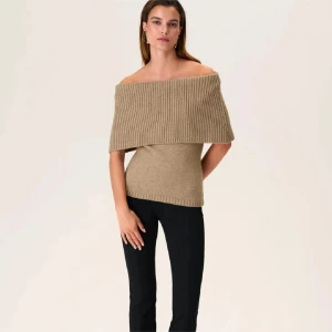 Slutsåld adooretröja - Funderar på att sälja denna suuuuperfina slutsålda adooretröja. Pris kan diskuteras💕